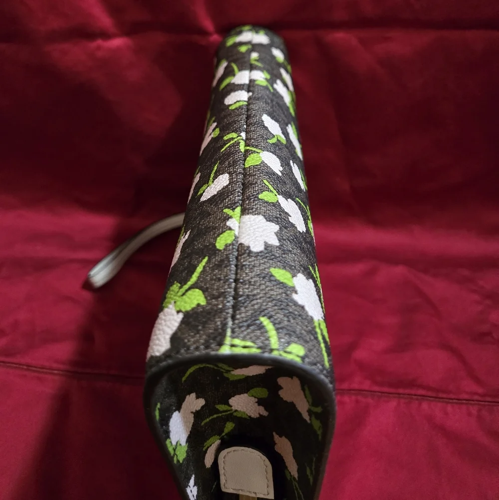 Michael Kors Jet Set Signature Embossed Floral XL Wristlet/Wallet - Picture 3 of 7